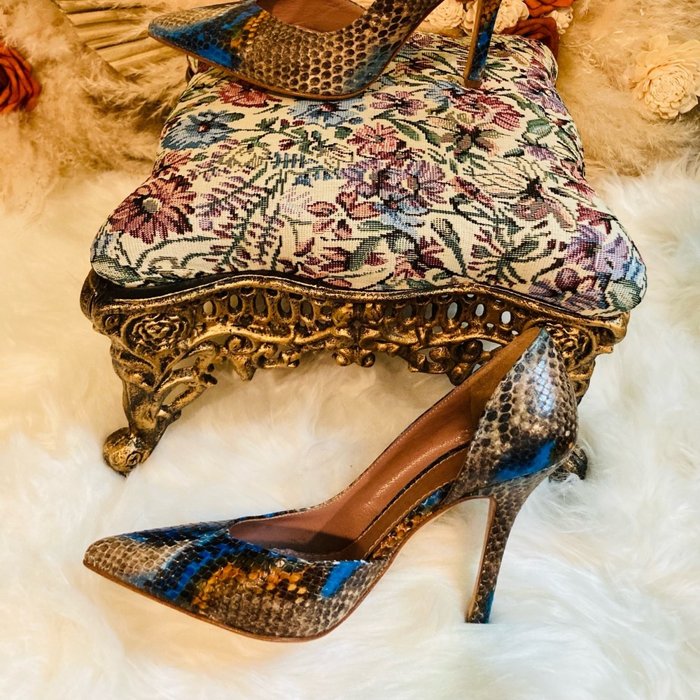Women’s size 36 1/2 Vince Camuto snake skin style heels